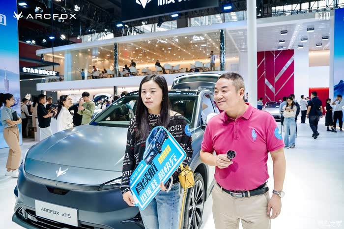 开云体育APP下载-线上直播：车迷们怎样评论比赛