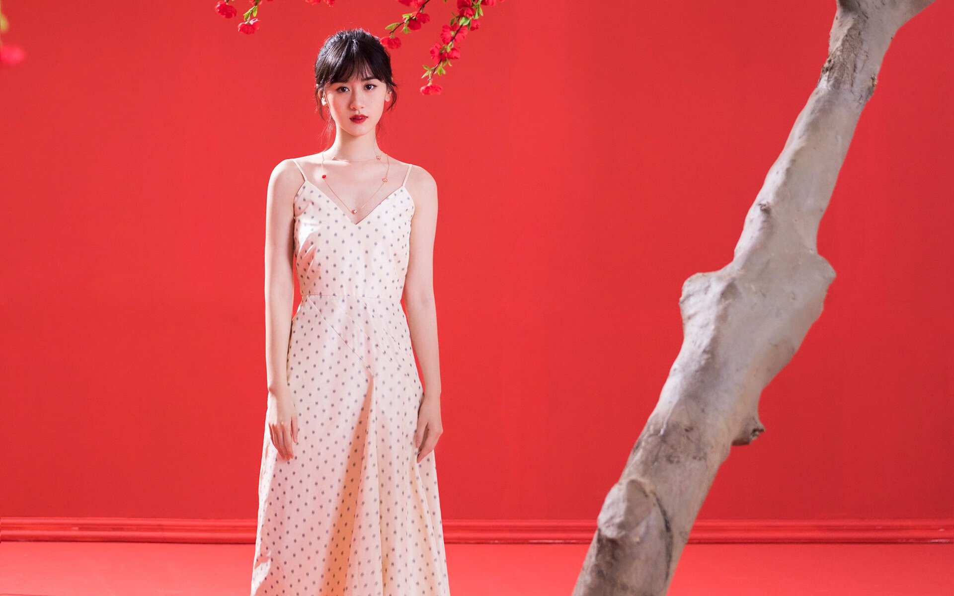 季后赛里,他不仅在篮下强硬争夺,还多次外线投中关键三分!,季后赛投篮命中率